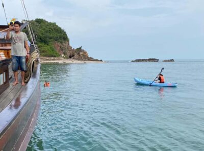 Hua Hin: Full-Day Trip to Sam Roi Yot by Sail Boat - The boat and onboard vibe: comfortable, not cramped