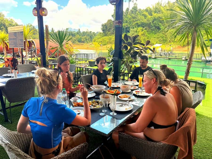 Khao Sok: Cheow Lan Lake, Diamond Cave, Hiking, All Included - PhuTawan rafthouse lunch: Thai food on stilts over the lake