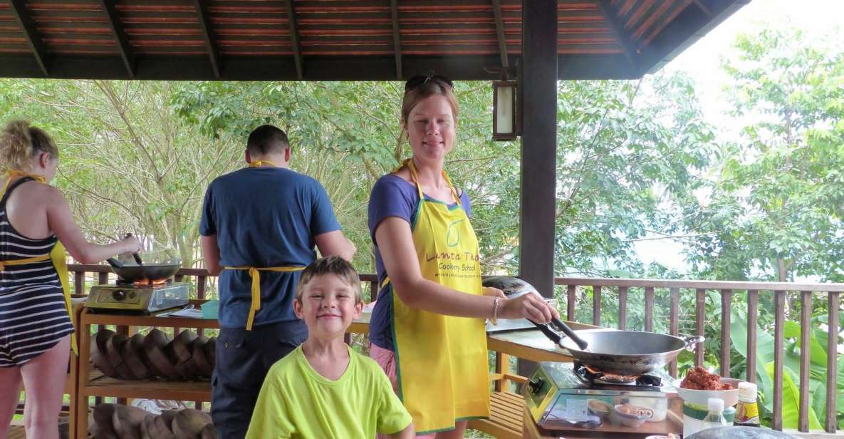 Koh Lanta: Lunch Course at Lanta Thai Cookery School - Welcome drink, Thai chef instruction, and a pace that stays human