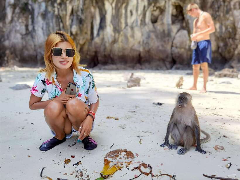 Koh Lanta: Phi Phi Islands Tour w/ Maya Bay, Snorkel & Lunch - Koh Lanta to Phi Phi by speedboat: fast, loud, and usually worth it