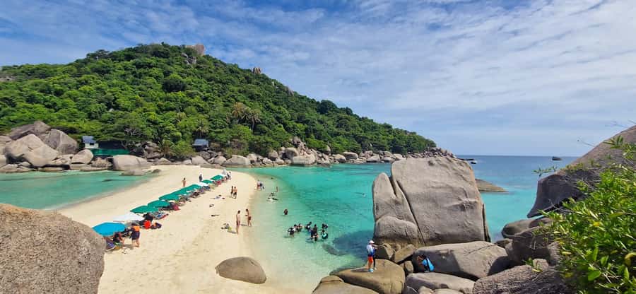 Koh Pha Ngan: Koh Tao & Nang Yuan Tour with Snorkel, Lunch - Koh Tao Snorkeling Stop 2: Lighthouse Pinnacle for More Reef Time