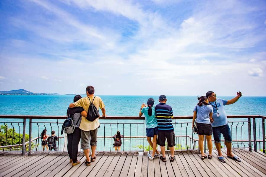 Koh Samui: Half Day Around Island Tour with Transfers - Laad Koh View Point: Chaweng Beach from above