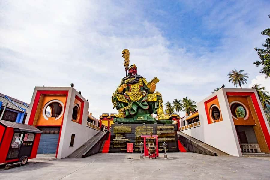 Koh Samui: Half Day Around Island Tour with Transfers - Grandfather and Grandmother Rocks: legend with a wink