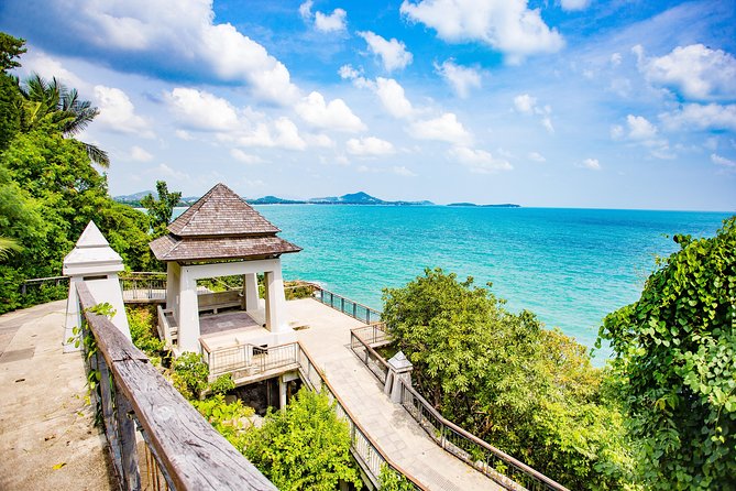 Koh Samui Sightseeing Tour by Minivan - Wat Plai Laem: fish-feeding pond vibes and statue energy