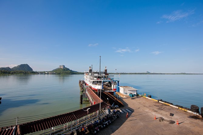 Koh Samui Sightseeing Tour by Minivan - Hin Ta Hin Yai (Grandma and Grandpa): the lighthearted stop