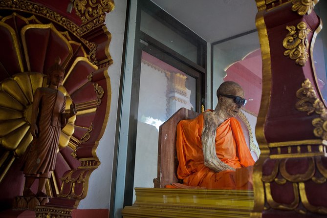 Koh Samui Sightseeing Tour by Minivan - Guan-Yu Koh Samui Shrine: a brief cultural sidestep