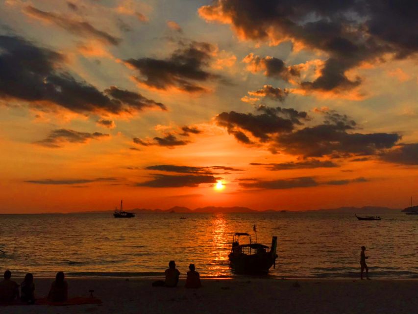 Krabi: 4 Islands Sunset Longtail Boat Tour with BBQ Dinner - Swimming with luminous plankton: what to expect at night