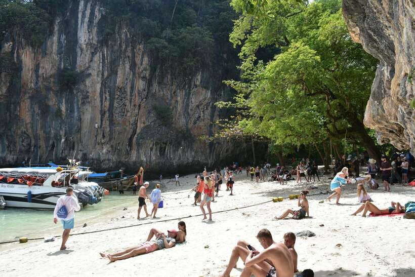 Krabi: Hong & Paradise Island Odyssey by Speedboat - Hong Lagoon: Photo Stops and Kayaking Through a Cliff-Lined World