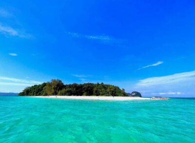 Krabi: Phi Phi Islands & Maya Bay Speedboat Tour with Lunch - The ride starts early: pickup, pier, coffee, and the speedboat rhythm