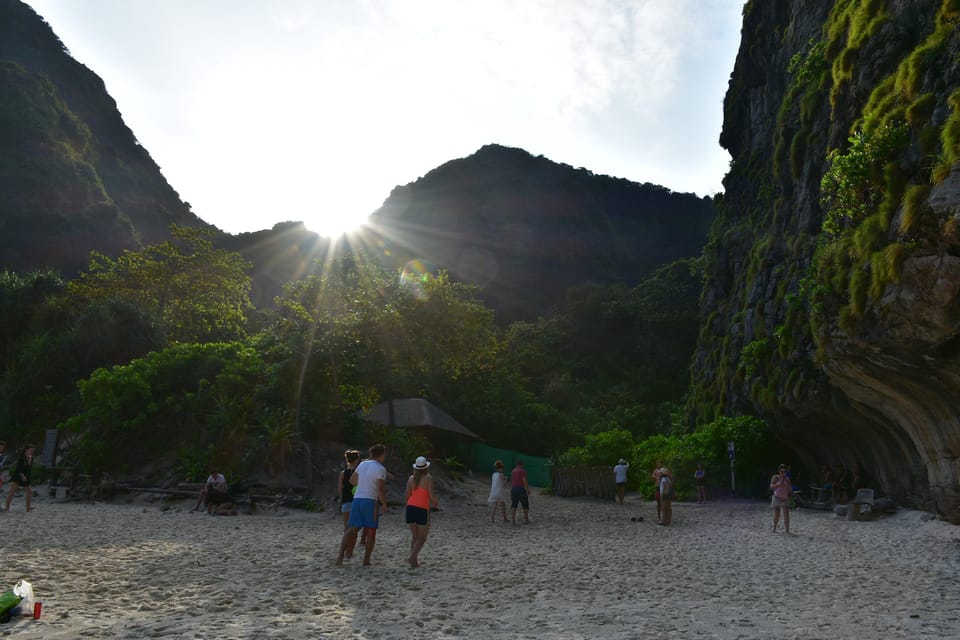 Krabi: Phi Phi Islands & Maya Bay Speedboat Tour with Lunch - Phi Phi Don lunch: a buffet break that keeps the day comfortable