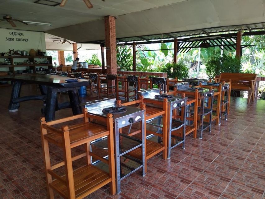 Krabi: Traditional Thai Cooking Class - Vegetarian and non-spicy options without the side-eye