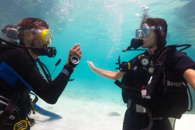La Bombona Diving Koh Tao Open Water Course - Where the training happens: meeting at Sairee Road and a day-by-day plan