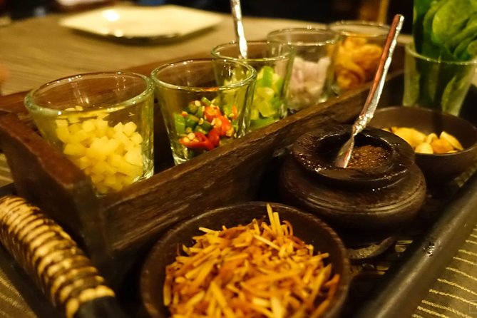 Manohra 5-Star Luxury Dinner Cruise with Pre-Canapés in Bangkok - Service and celebrations: where the experience gets personal