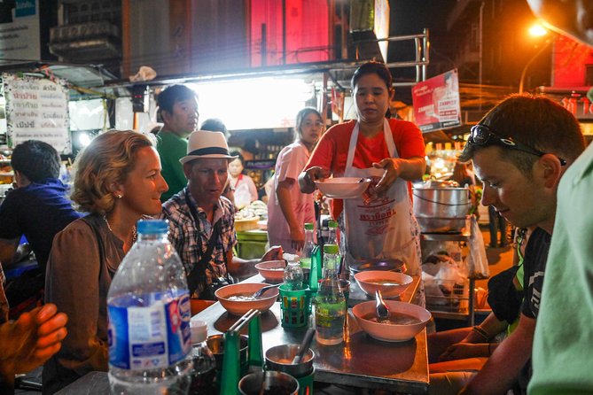 Night Street Food Tour of Bangkok's Chinatown - Landmark moment: Wat Tri Mitr and the Golden Buddha Temple