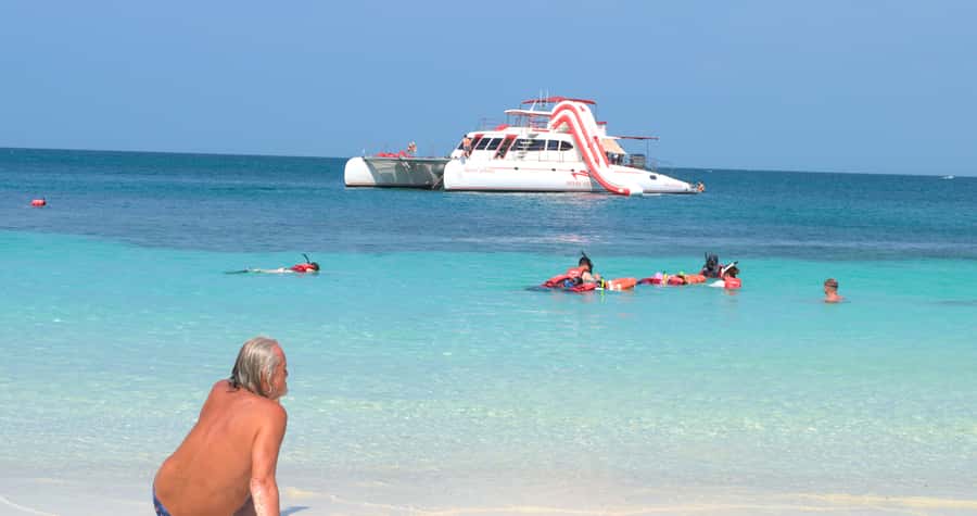 Pattaya: Full-Day 2 Islands Yacht Trip with Lunch and Sunset - Food and Drinks: Thai Lunch on Board That Feels Like More Than Fuel