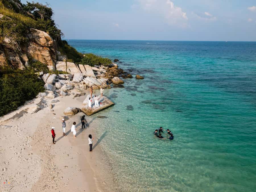 Pattaya: Full-Day 2 Islands Yacht Trip with Lunch and Sunset - Ocean Yachting Catamaran: Space, Shade, and the Onboard Gear