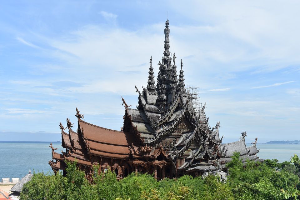 Pattaya: Private Customizeable City Highlights Tour & Driver - Wat Phra Yai (Big Buddha Hill): Stairs, Perspective, and the Best City Scope