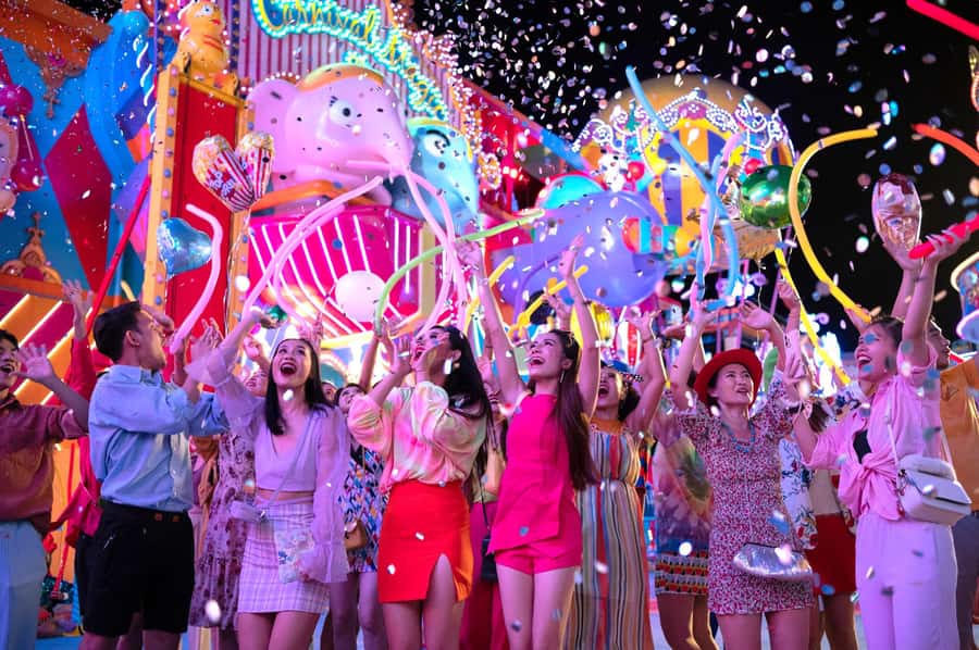 Phuket: Carnival Magic Admission Ticket w Optional Transfer - Bird of Paradise buffet timing: when to eat so you enjoy the show