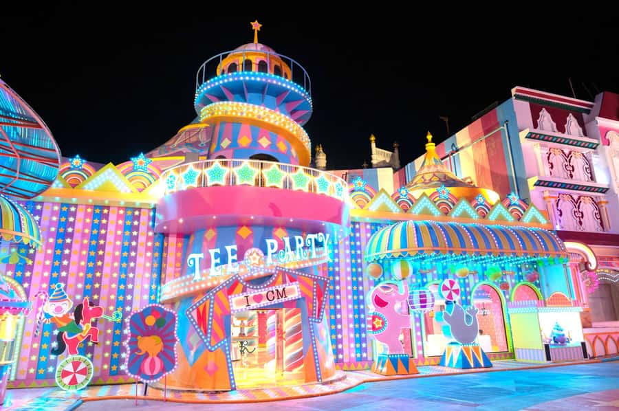 Phuket: Carnival Magic Ticket with Dinner and Transfer - The 8:30 p.m. show: production energy, rules, and phone storage