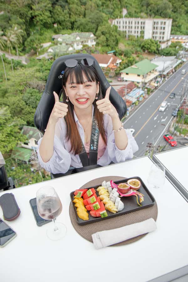 Phuket: Dinner in the Sky - The atmosphere: music, energy, and photo moments
