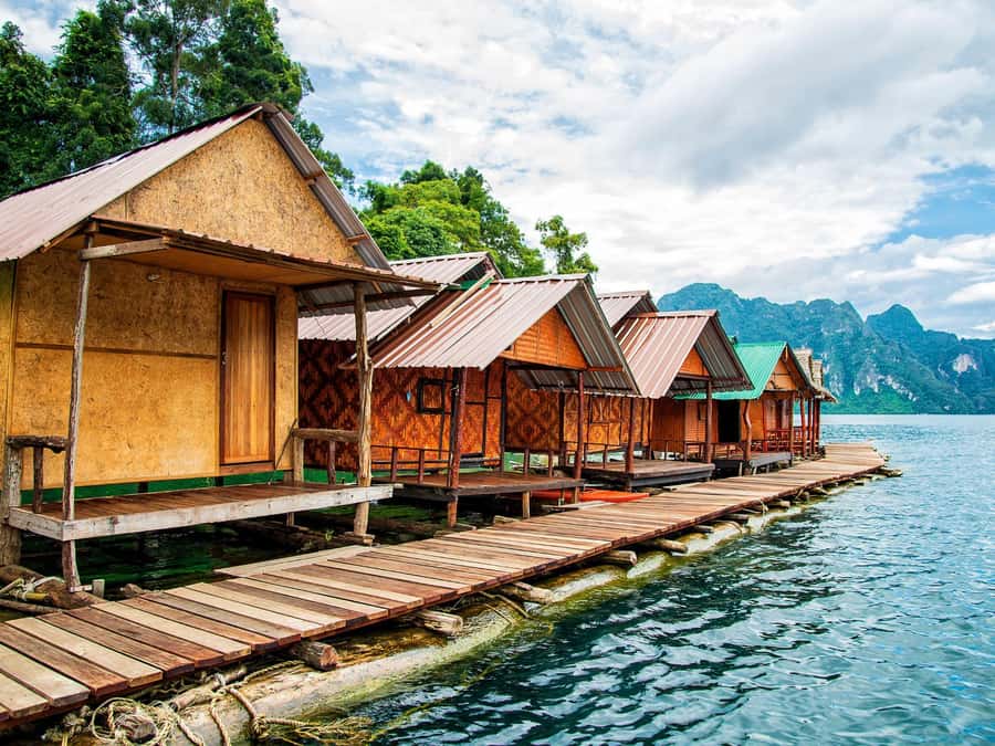 Phuket: Khao Sok and Cheow Lan Lake Tour with Lunch - Monkey Cave photo stop and the Monkey Temple experience