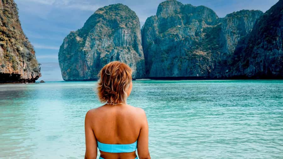 Phuket: Phi Phi Island Sunrise Group Speedboat Tour - Pileh Lagoon: swim time in limestone scenery, with real water conditions