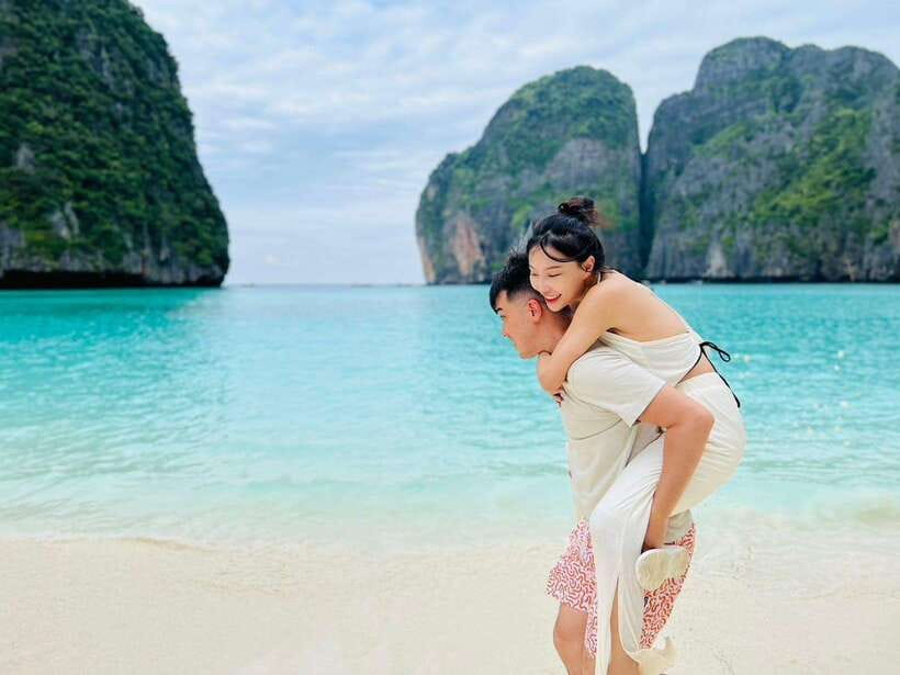 Phuket: Phi Phi Islands and Maya Bay Day Trip with Lunch - Speedboat Energy: What the day feels like from Phuket