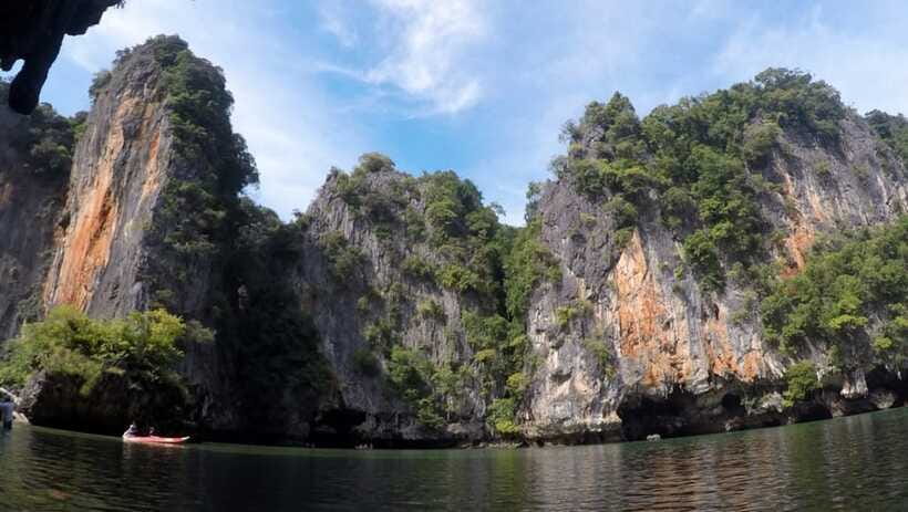 Phuket: Phi Phi & James Bond Island Combo Day Tour w/Lunch - Phi Phi Don: lunch, snorkeling, and breathing room