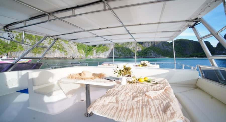 Phuket: Phi Phi, Maya, and Maiton by Luxury Yacht with Lunch - Lunch at Phi Phi Don: Thai buffet value that actually fills you up