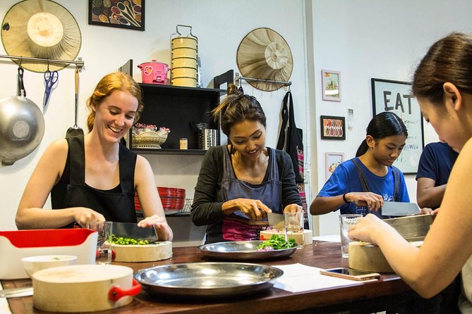 Pink Chili - Thai Cooking Class and Market Tour in Bangkok - Who should book this class in Bangkok?