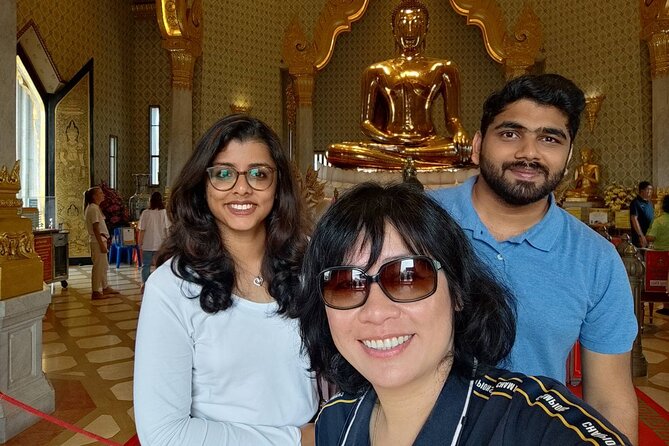 Private Custom Tour with a Local Guide - Chinatown at night and Pak Khlong Flower Talat in daylight mode