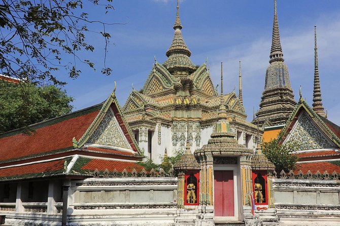 Private Tour of Bangkok's Temples Including Reclining Buddha (Wat Pho) - Stop 1: Wat Traimit’s 5.5-Ton Golden Buddha and Easy Photo Positioning