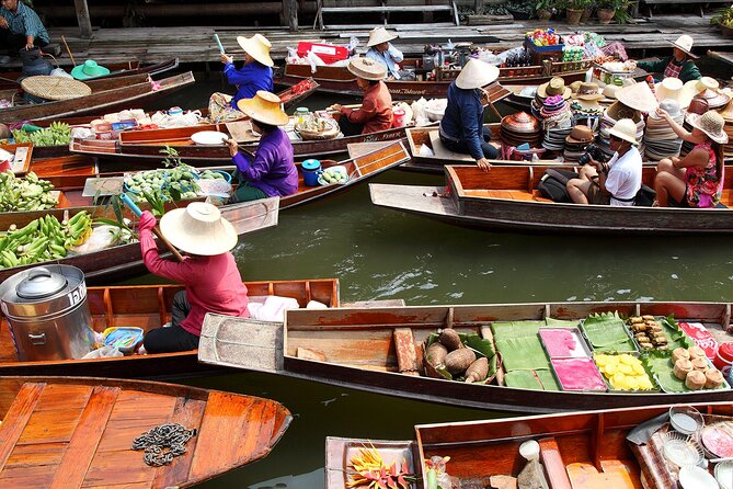 Private Tour to Railway Market and Damnoen Saduak Floating Market - Maeklong Railway Market: Watching the Track Market at Hoop Rom