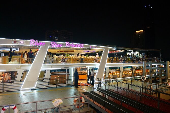 River Star Princess Dinner Cruise: Bangkok Chao Phraya River - Buffet reality: Thai and international food without turning your night into a scramble