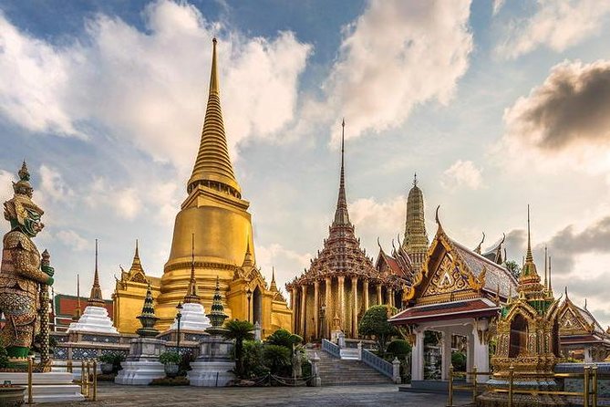 Royal Grand Palace and Bangkok Temples: Half Day Tour - Stop 2: The Grand Palace and the Emerald Buddha complex