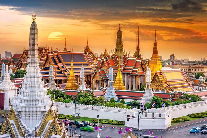 Royal Grand Palace and Bangkok Temples: Half Day Tour - What to wear and bring for a smooth temple day