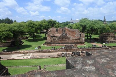 Small Group Tour to Ayutthaya Temples from Bangkok with Lunch - Stop 1: Wat Lokayasutharam and the Reclining Buddha
