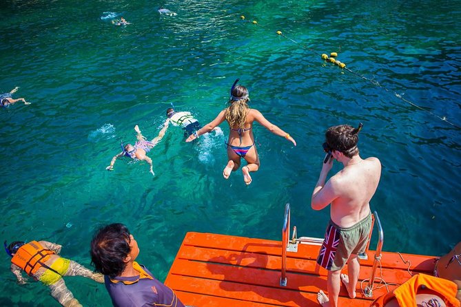 Snorkel Tour to Koh Nangyuan and the hidden bays of Koh Tao onboard the Oxygen - Food on Board: Thai Lunch, Fruits, and the Vegan Option