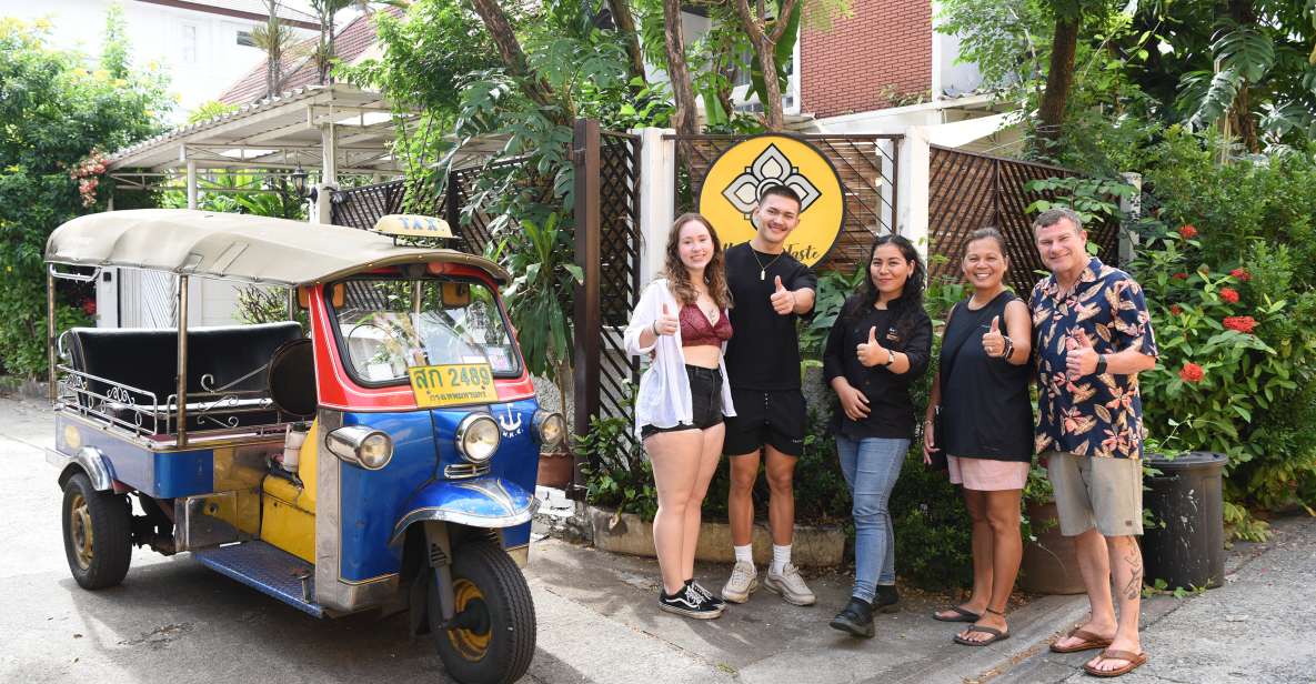 Sukhumvit: Hands-on Thai Cooking Class & Market Tour in BKK - What you cook: the weekly rotation of four dishes