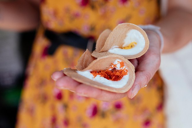 The 10 Tastings of Chiang Mai With Locals: Private Street Food Tour - Stop 2: Chang Phueak Monument and Thai Tea Tuning
