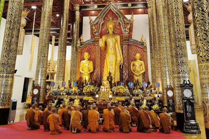 The Best City Tour View Points Wat Doi Suthep, Wat Chedi Luang and Wat Pha Lat - Stop 3: Wat Phra That Doi Suthep for the Mountain View Moment