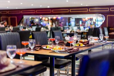 The White Orchid: Chao Phraya Dinner Cruise Experience - Riverfront landmarks: where the best photos come from