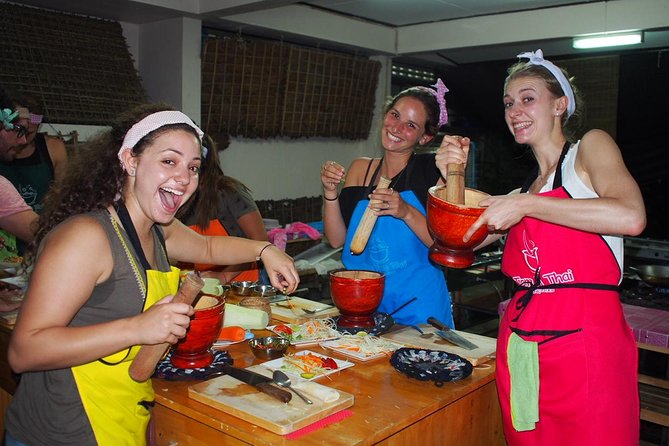 Tomyumthai Cooking Class in Chiang Mai - Market Smarts: Picking Thai Vegetables and Spices That Actually Matter